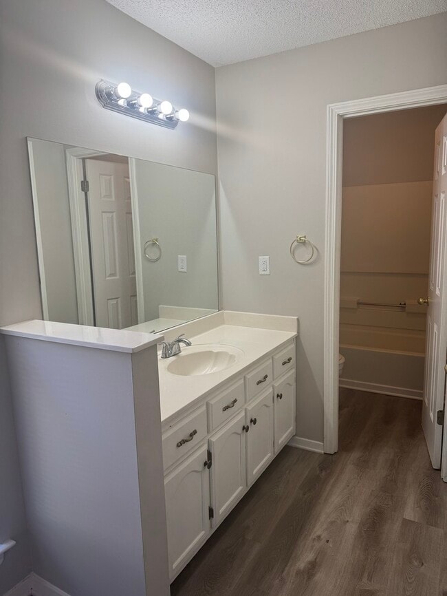 Building Photo - 4217 Brighton Dr