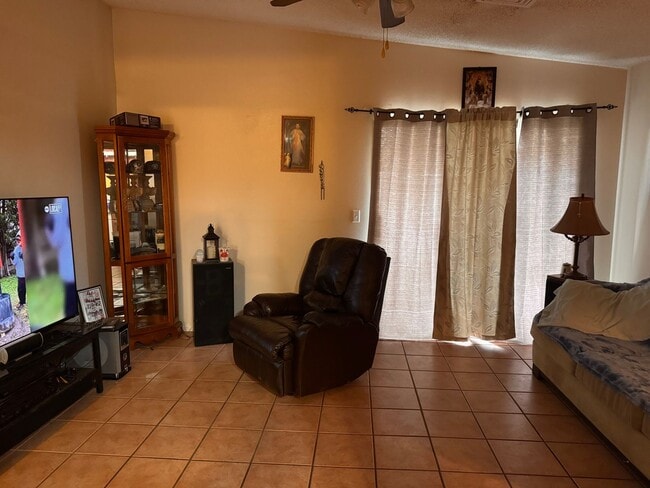 Foto del edificio - One Story Home For Rent