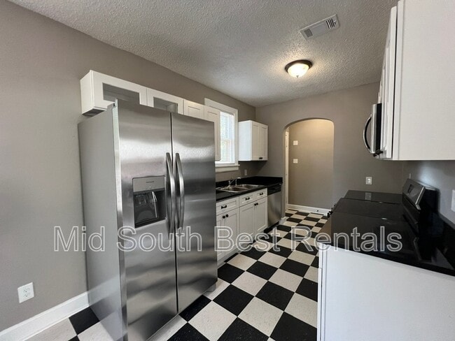 Building Photo - 711 N McLean Blvd