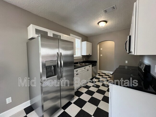 Foto del edificio - 711 N McLean Blvd