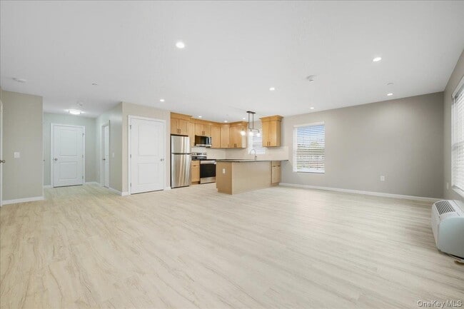 Building Photo - 71 N Main St