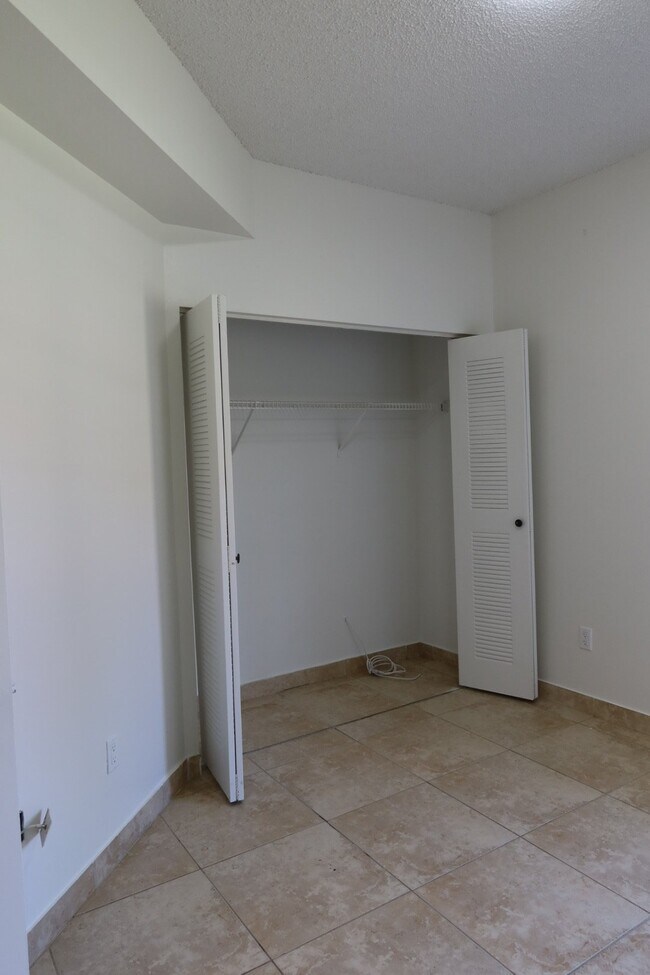 Foto del edificio - 18340 NW 68th Ave