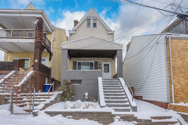 Building Photo - WOW! 3 BEDROOM BOMBSHELL IN BON AIR WITH B...