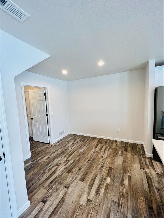 Foto del edificio - Move in ready!!