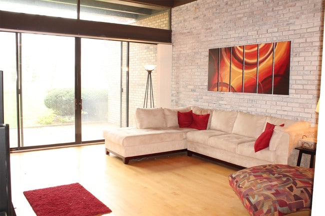 Building Photo - 51 Blackbriar