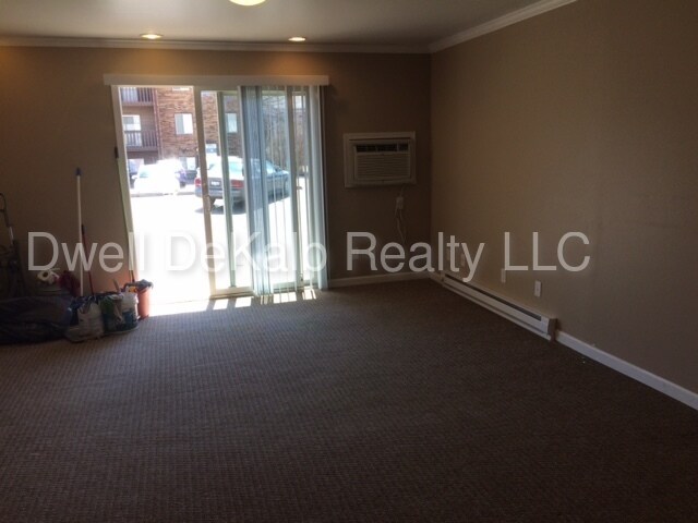 Building Photo - 822 Edgebrook Dr