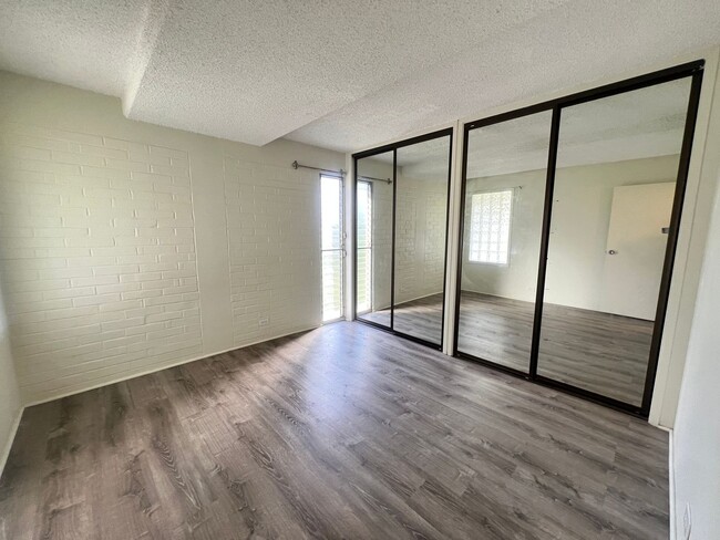 Building Photo - Punahou Wilder 2 bedrooms 1 bath with 1 as...