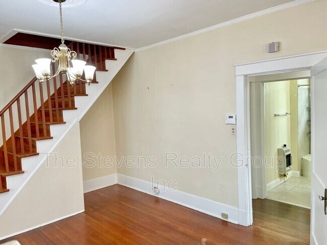 Building Photo - 1226 Hillary St