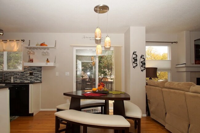 Building Photo - 3-Bedroom, 2.5-Bathroom Home in Cherry Cre...