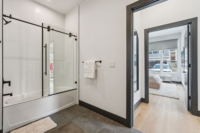 Interior Photo - 188 Broadway