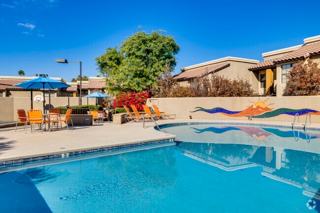 Sparkling Pool - Luma Apartments
