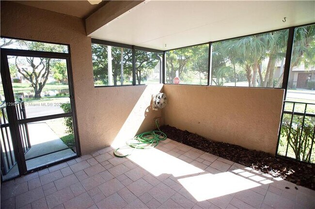 Foto del edificio - 3700 NW 23rd Ct