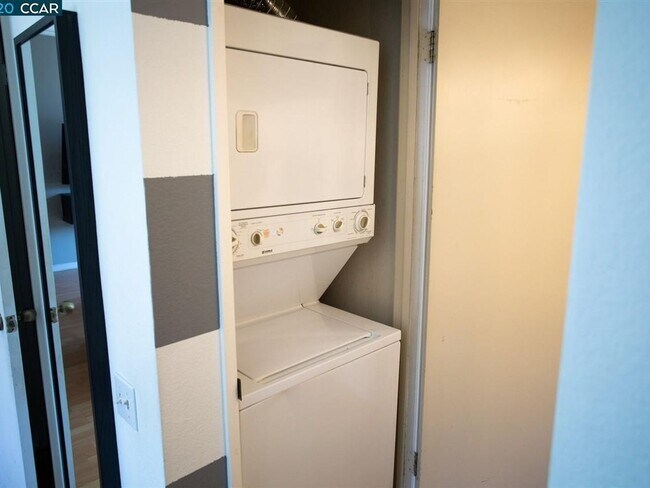 Building Photo - 1 Bedroom Townhome/condo in Hercules