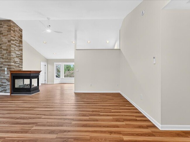 Foto del edificio - 11824 Hoover Ln