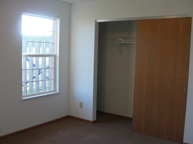 Building Photo - 2720 Fairview Ct