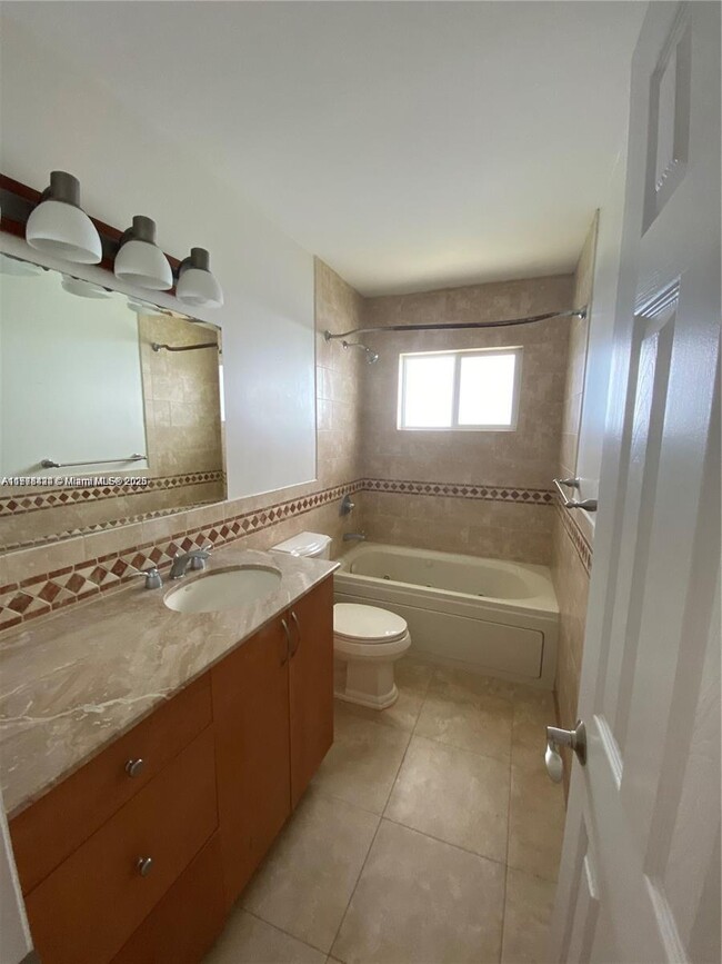 Building Photo - 3842 NE 171 St