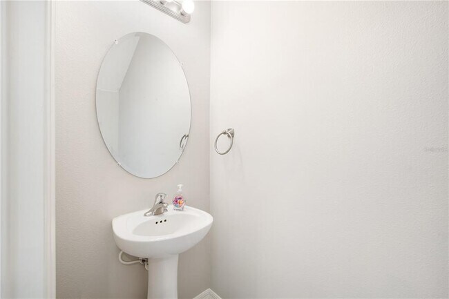 Foto del edificio - 7042 Summer Holly Pl
