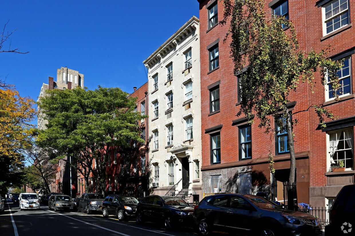 Primary Photo - 335 W 20th St