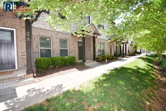 Building Photo - 555 Gresham Ln