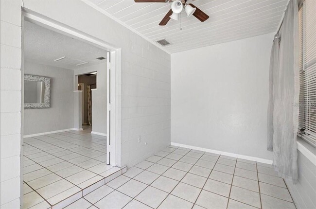 Building Photo - 3915 Iroquois Ave
