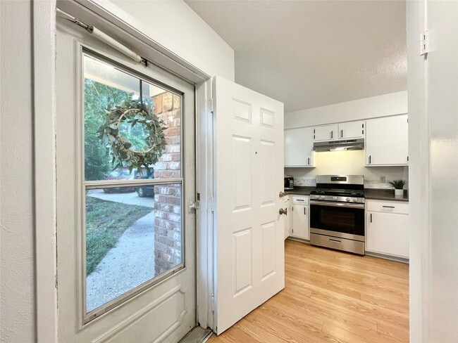 Building Photo - 6 Lea Oak Ct