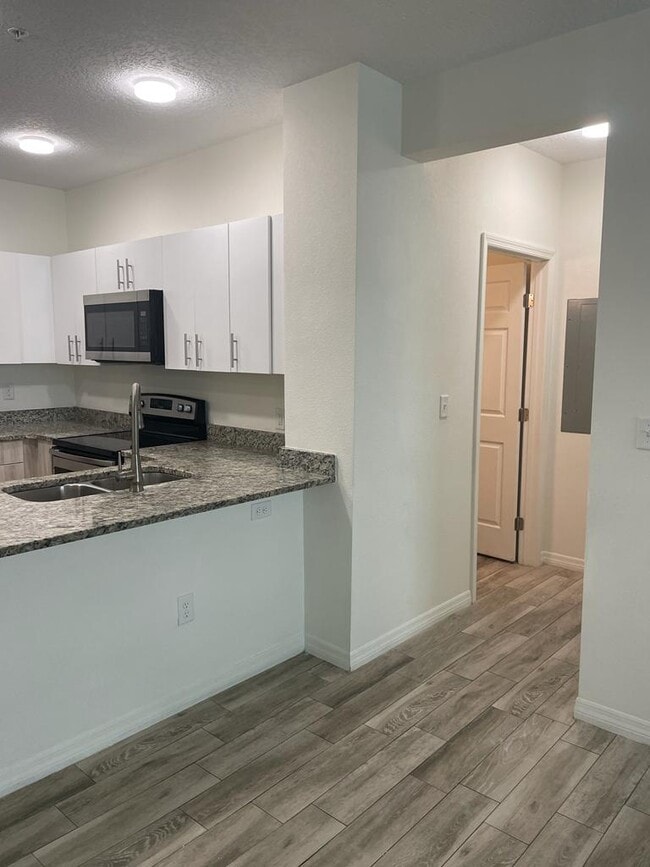 Foto del edificio - 2121 McCoy Rd