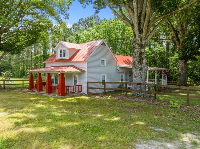 Foto del edificio - Updated Farmhouse in Wake Forest with scen...