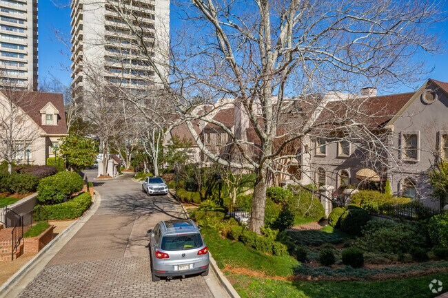 Building Photo - Gate Condominium