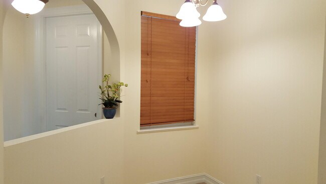 Foto del edificio - 1825 Bridgepointe Cir