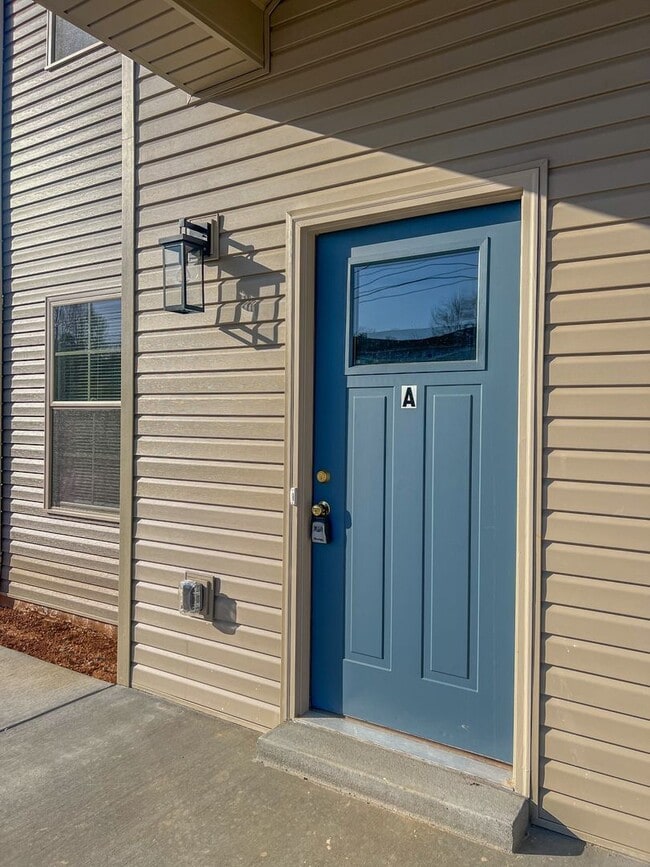 Building Photo - 301 Ranger Ln