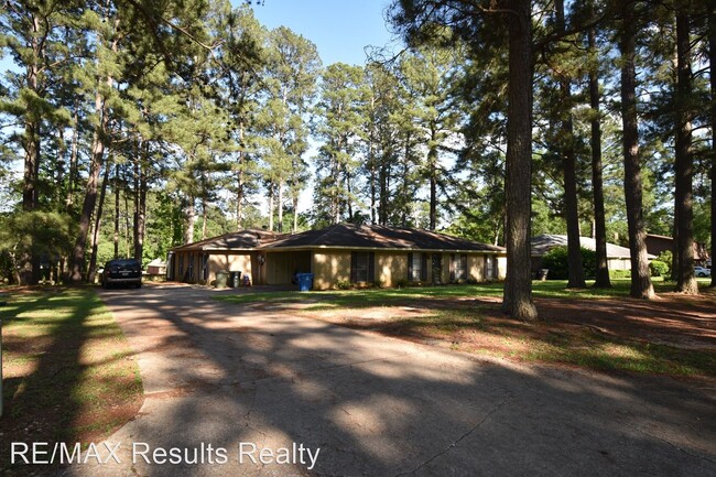 Building Photo - 2312-2312 Lily Dr