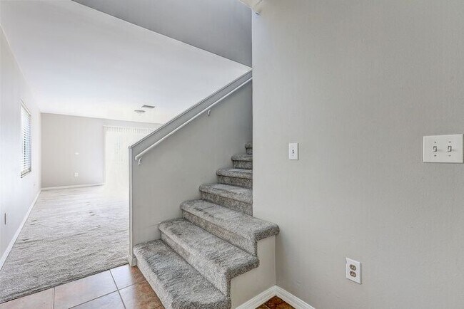 Foto del edificio - Prime Northwood Home on a Conservation Lot...