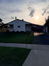 Building Photo - 9 Daffodil Ln