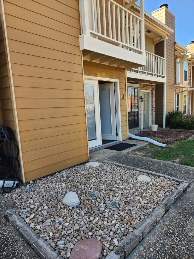 Foto del edificio - 434 Longwood Ct