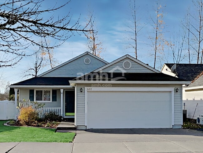 Building Photo - 1692 SW Creekside Ln