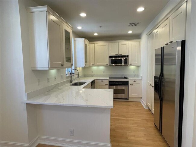 Building Photo - 316 W Mallory Cir