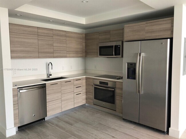 Foto del edificio - 121 NE 34th St