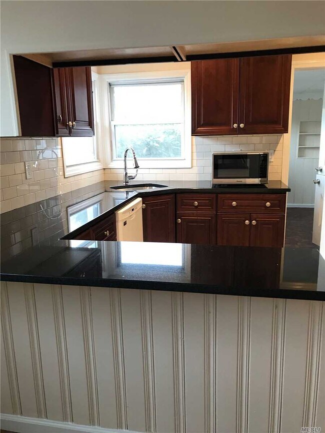 Building Photo - 611 Bellmore Ave