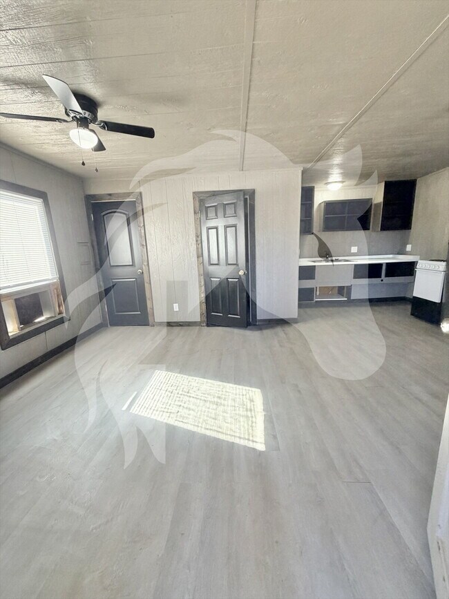 Foto del edificio - "Charming Studio Retreat at 334 1/2 South Pine Street, Ponca City!"