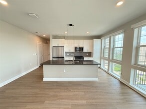 Building Photo - 716 Waugh Dr