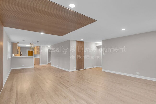 Building Photo - 6304 N Troy St