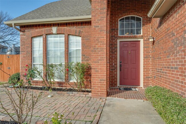 Building Photo - 2501 Potomac Dr