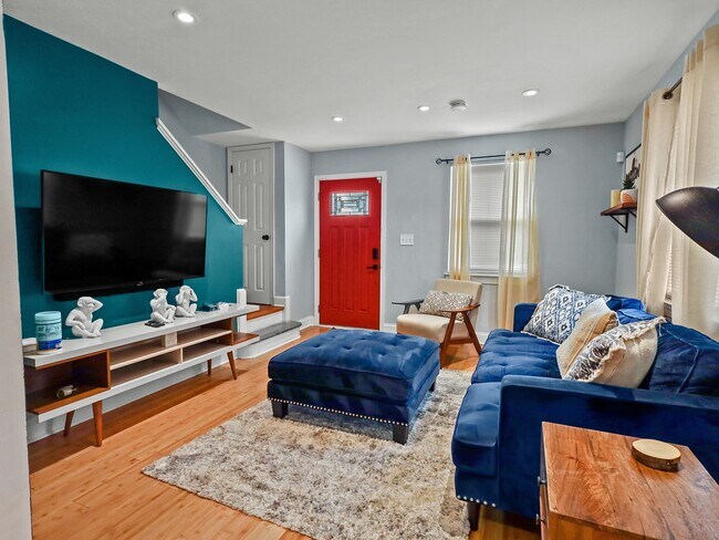 Building Photo - 636 Burns St SE