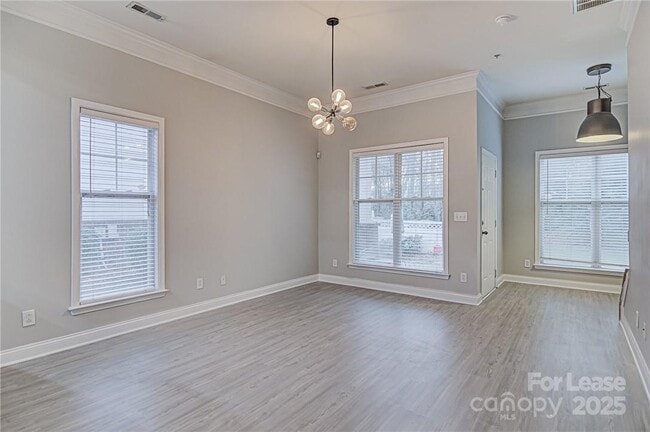 Building Photo - 1553 Pecan Ave