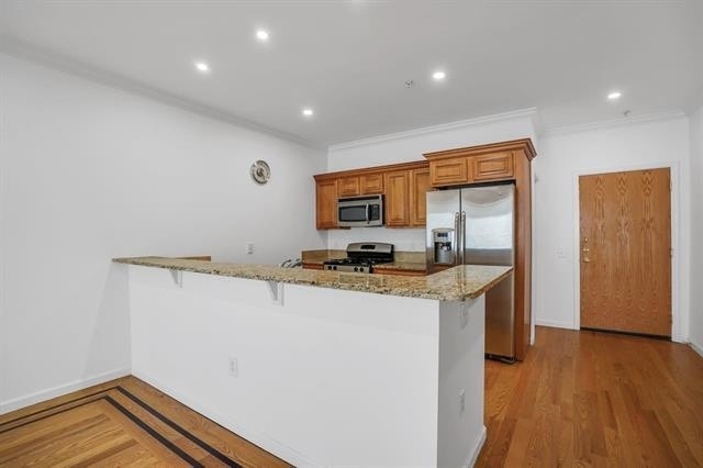 Building Photo - 528 52nd St