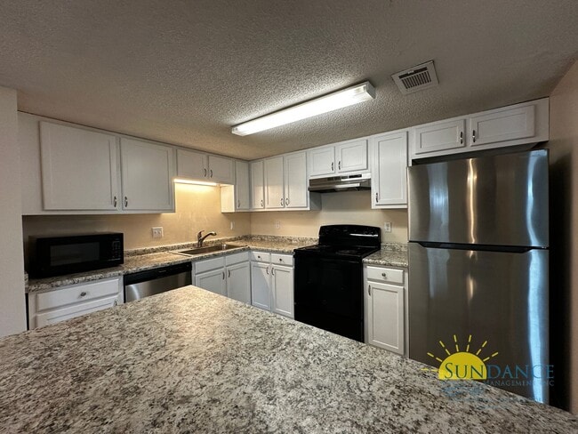 Building Photo - $200 off 1st Full Months Rent