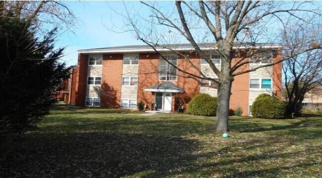 Building Photo - 568 Pershing Ave