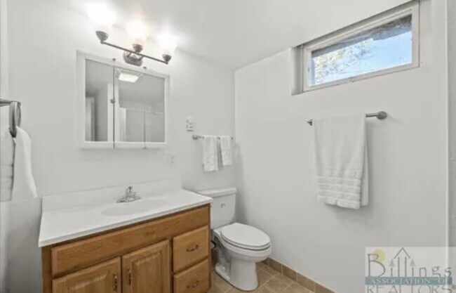 Building Photo - Fully Furnished 4 Bed, 2 Bath Home | West ...
