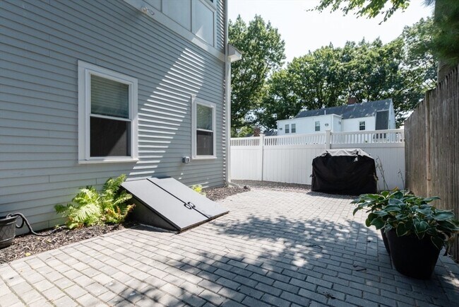 Building Photo - 174 Grampian Way