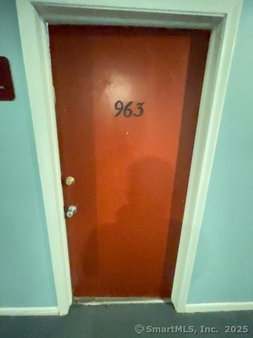 Foto del edificio - 963 High Path Rd